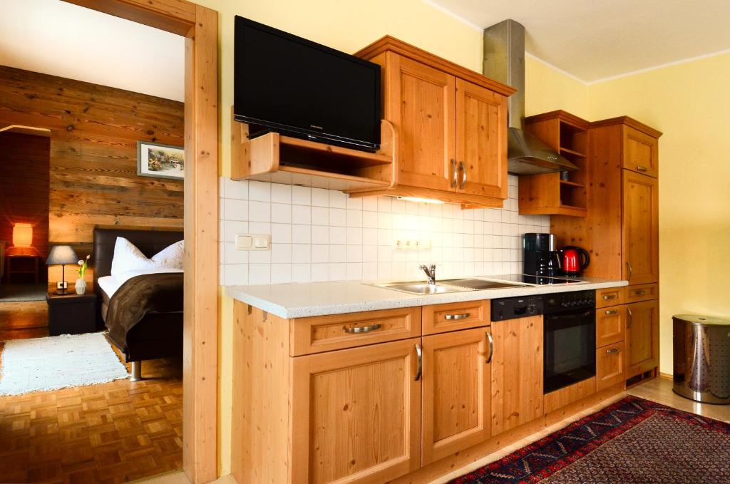 Kuchyň nebo kuchyňský kout v ubytování Ferienhaus Schnitzhof
