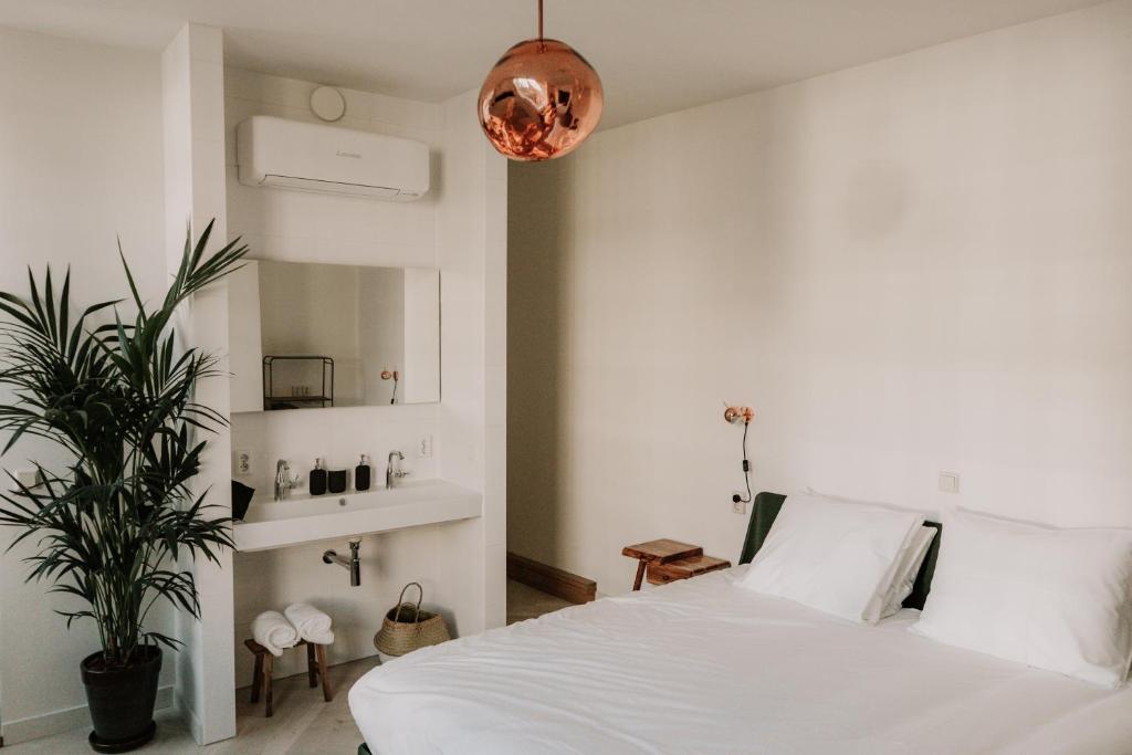 Brass Hotel - Resim 18