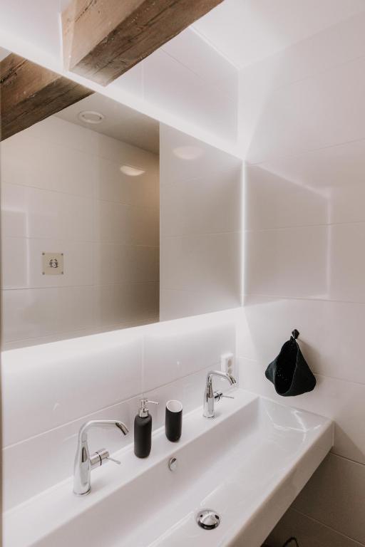 Brass Hotel - Resim 26