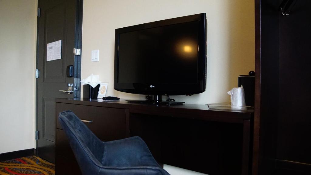 TV a/nebo společenská místnost v ubytování Nesva Hotel - New York City Vista