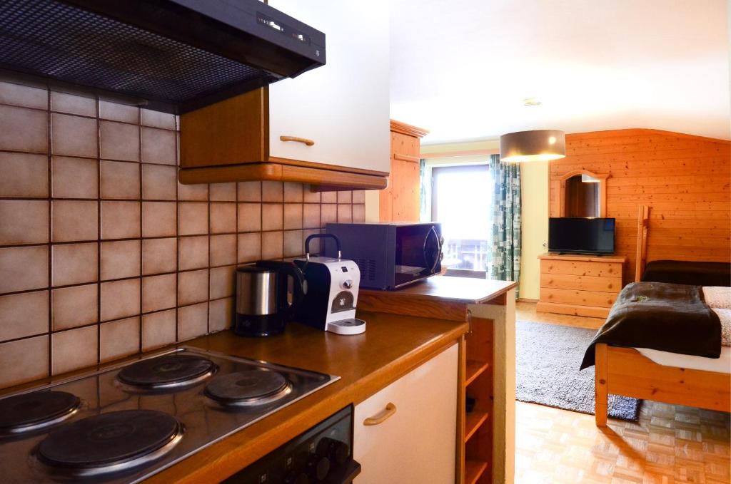 Kuchyň nebo kuchyňský kout v ubytování Ferienhaus Schnitzhof