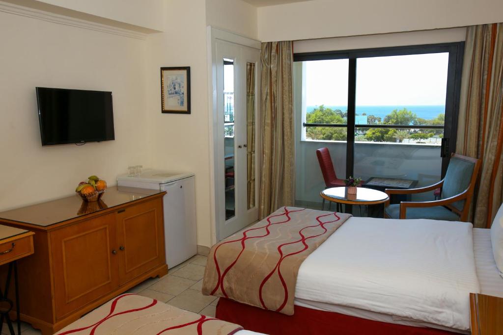 TV a/nebo společenská místnost v ubytování Mina Hotel