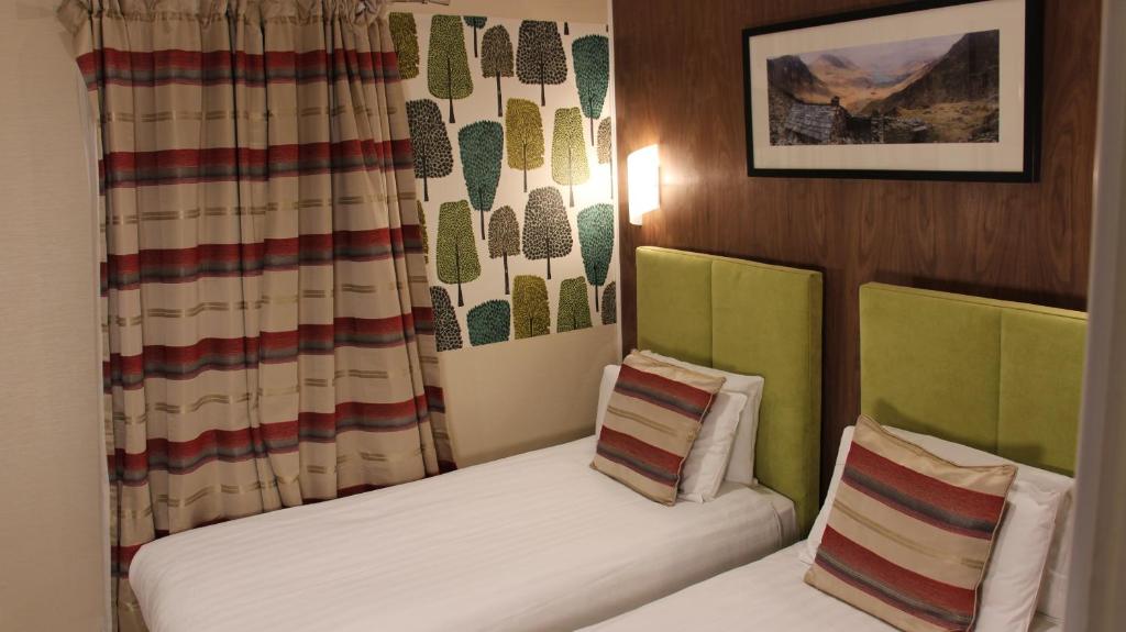 
Twin Room with Private Bathroom
