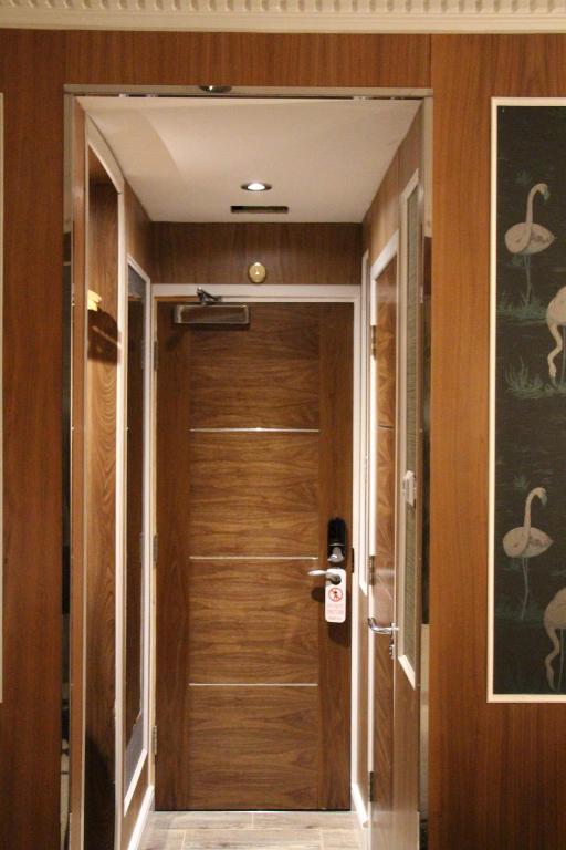 Cheshire Hotel Central London - Resim 29