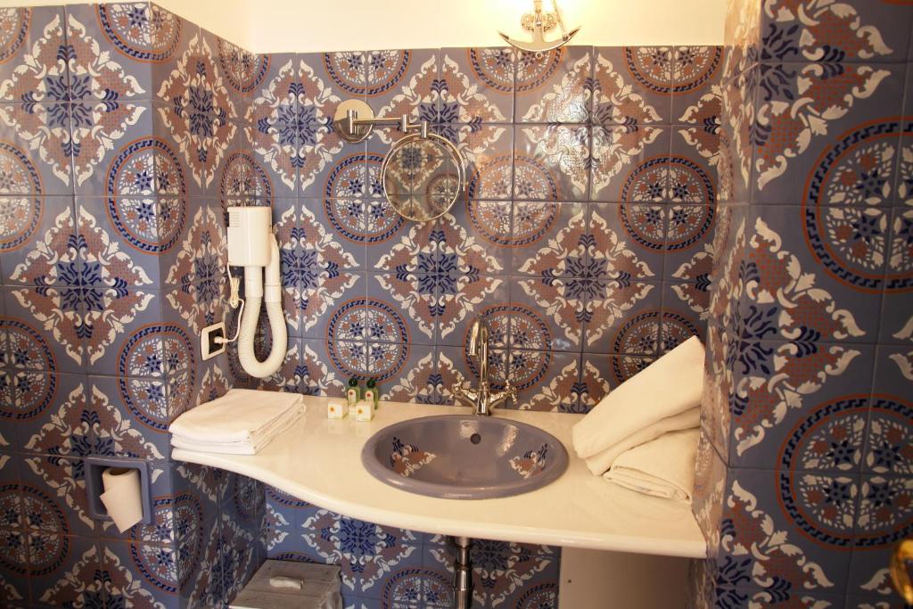 A bathroom at Villa Rocce Rosse