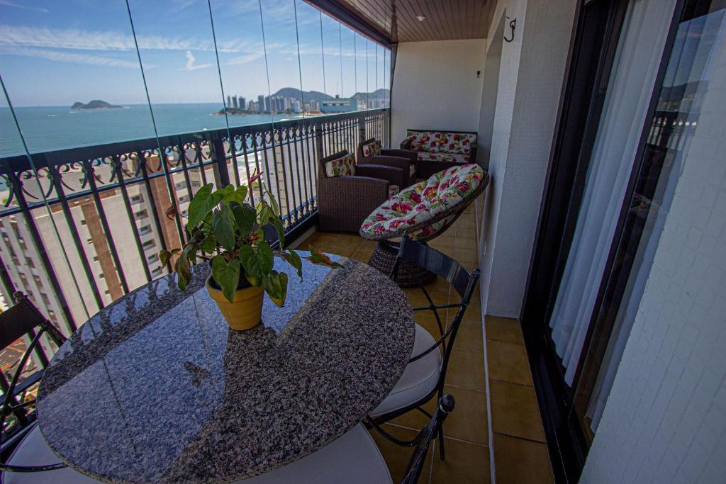  Apartamento com vista para o mar a uma quadra da praia