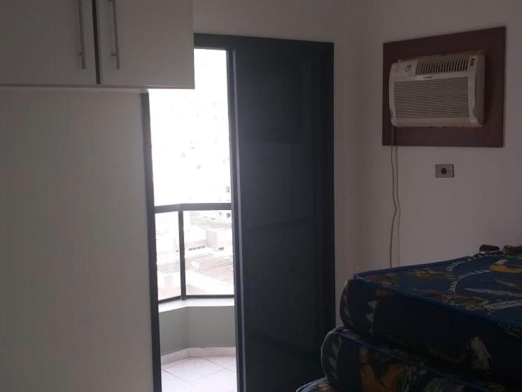  Apartamento à 3 quadras da praia da enseada
