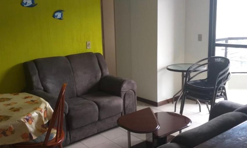  Apartamento à 3 quadras da praia da enseada