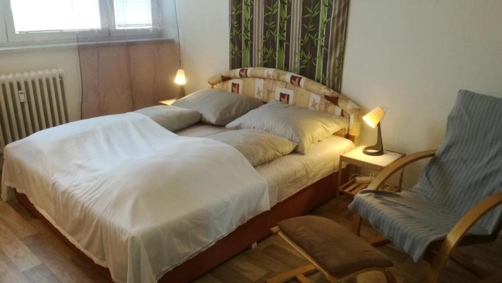 um quarto com uma cama grande e uma cadeira em 2.Flat for 2 people, WiFi em Ostrava