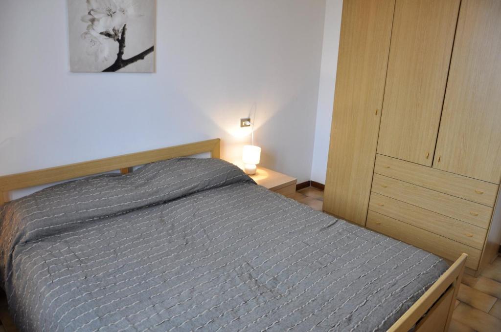 A bed or beds in a room at Apartments in Lazise/Gardasee 21939