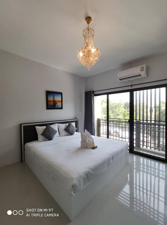 Postel nebo postele na pokoji v ubytování Bann Tawan Hostel Chiang Rai