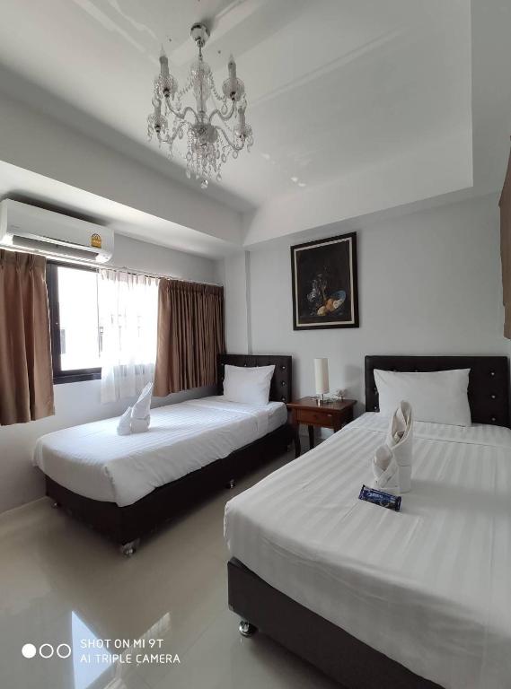 Postel nebo postele na pokoji v ubytování Bann Tawan Hostel Chiang Rai