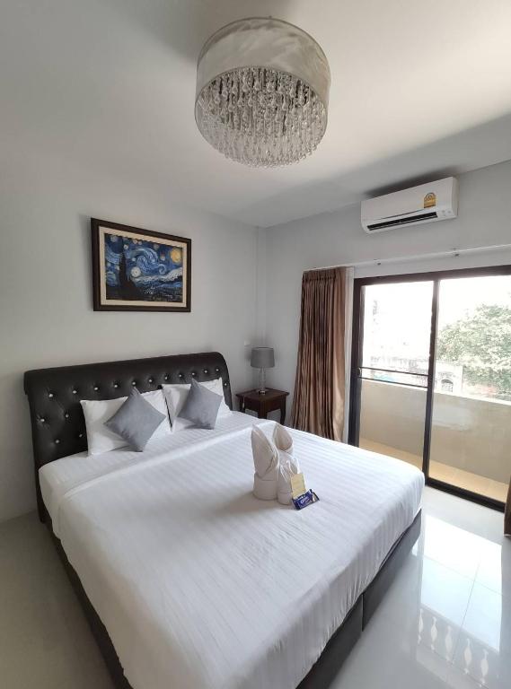 Postel nebo postele na pokoji v ubytování Bann Tawan Hostel Chiang Rai