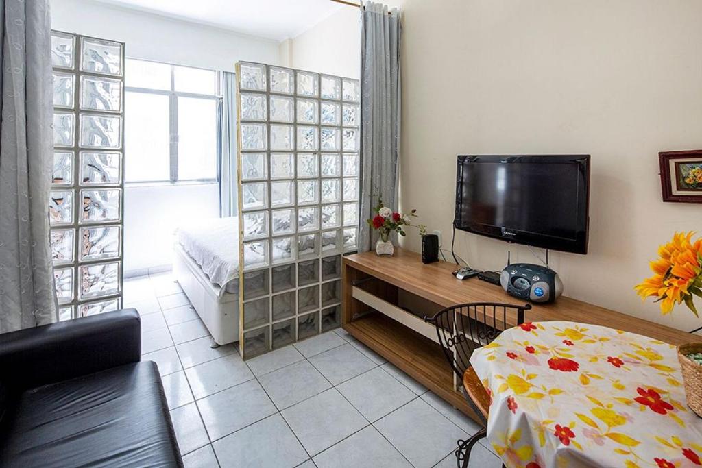  Studio simples e economico no posto 4 em Copacabana!