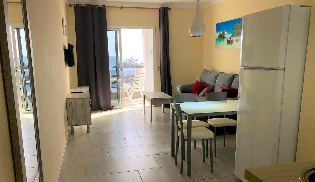 Kuchyňa alebo kuchynka v ubytovaní Apartamentos La Puntilla Mogan