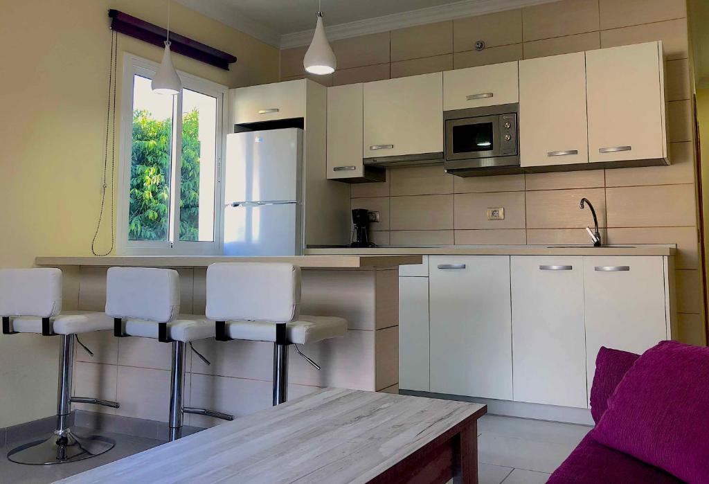 Kuchyňa alebo kuchynka v ubytovaní Apartamentos La Puntilla Mogan