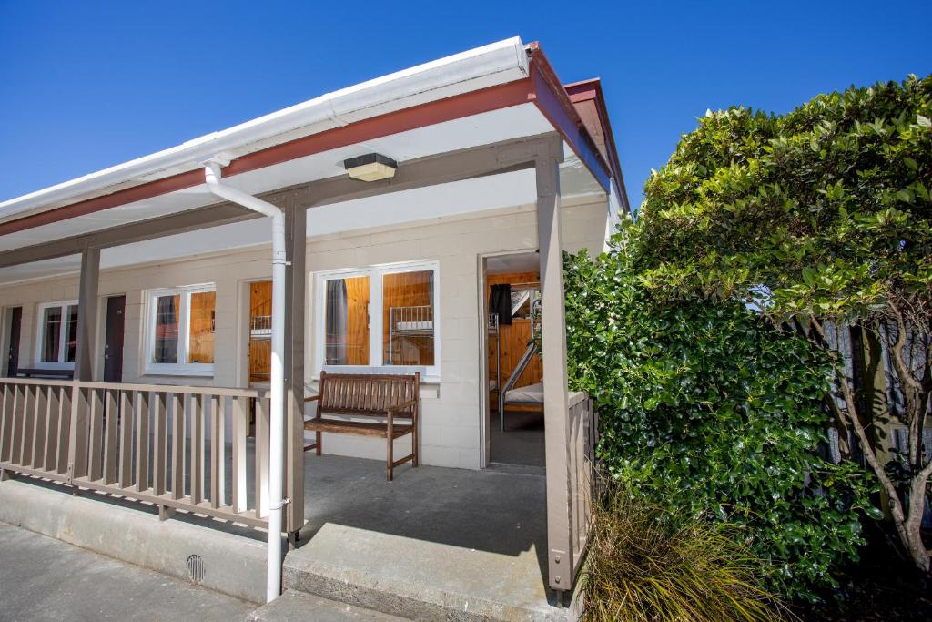 
Economy Bunk Room with Shared Bathroom
