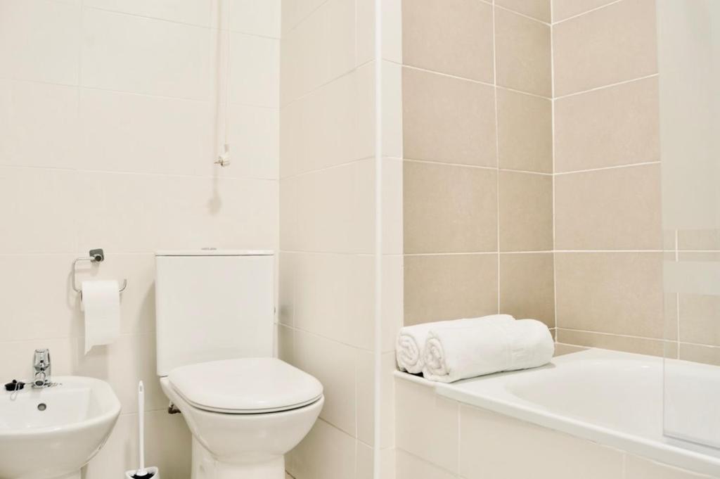 A bathroom at Evaleta