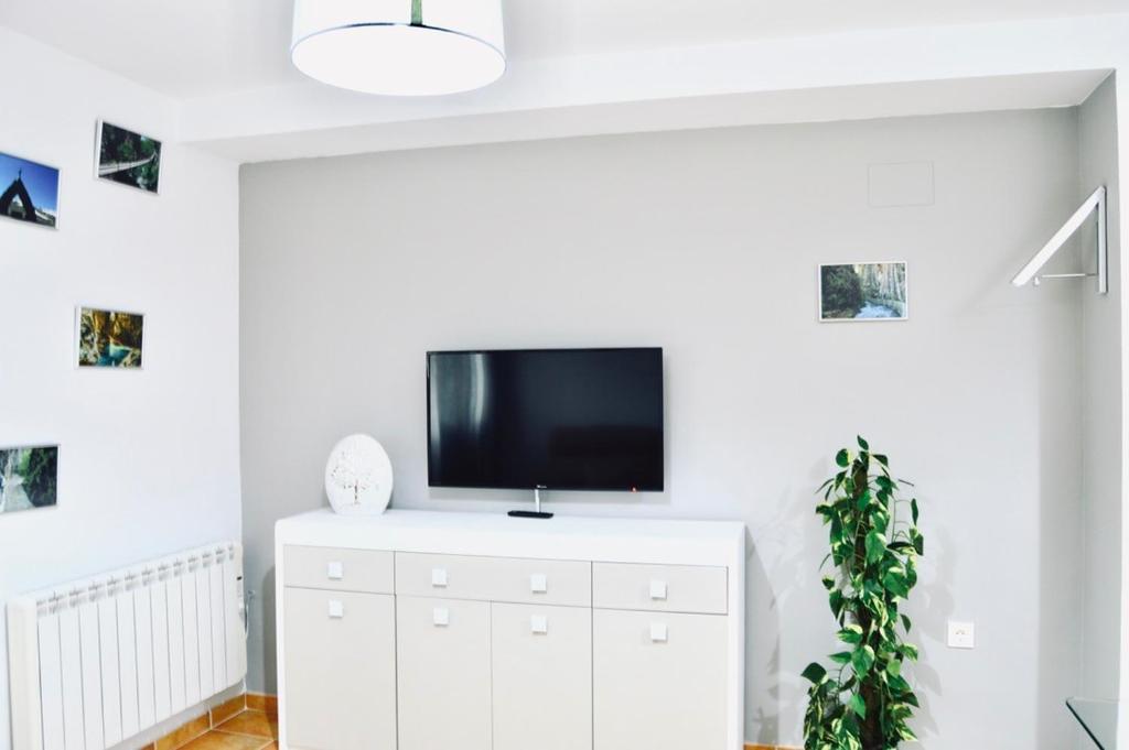 A television and/or entertainment centre at Evaleta