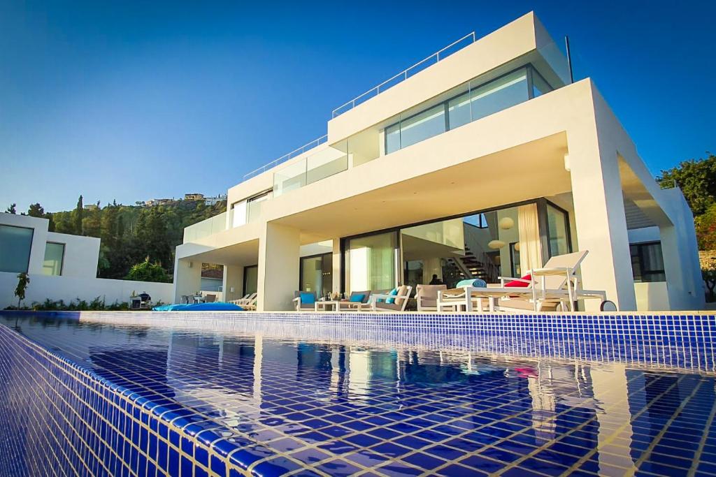 Infinity - Contemporary designed luxury villa in Benalmádena ...
