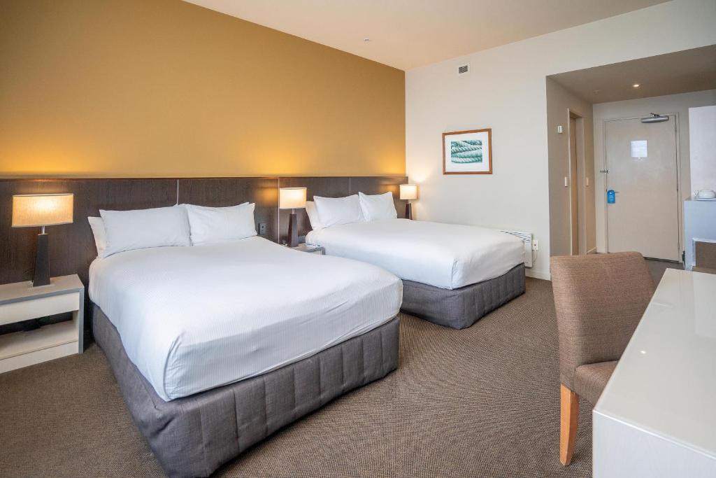 Postel nebo postele na pokoji v ubytování Scenic Hotel Dunedin City