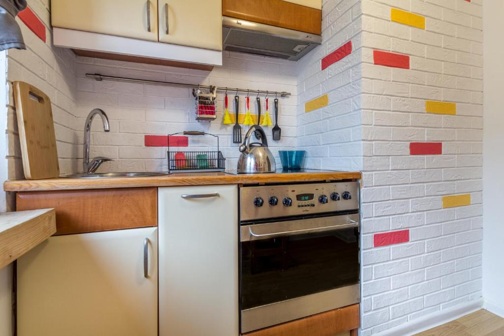 Kuchyňa alebo kuchynka v ubytovaní Apartament Biały Miś Centrum
