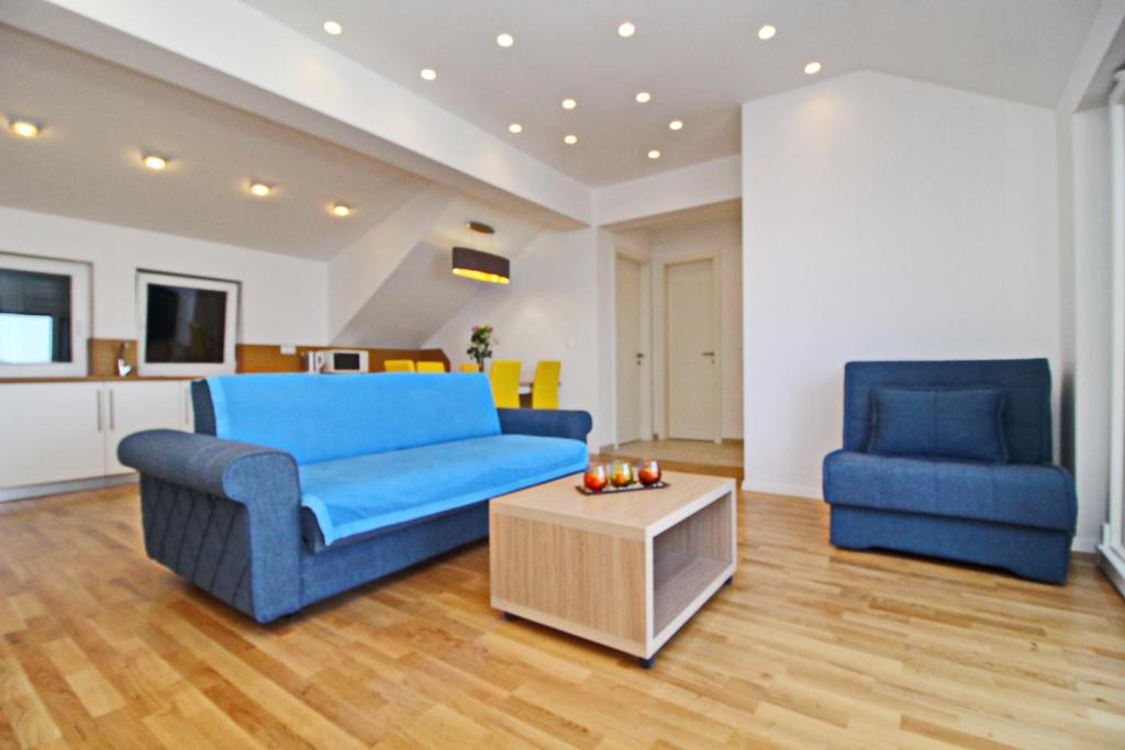 Apartments Kula - Three-Bedroom Apartment With Terrace And Sea View