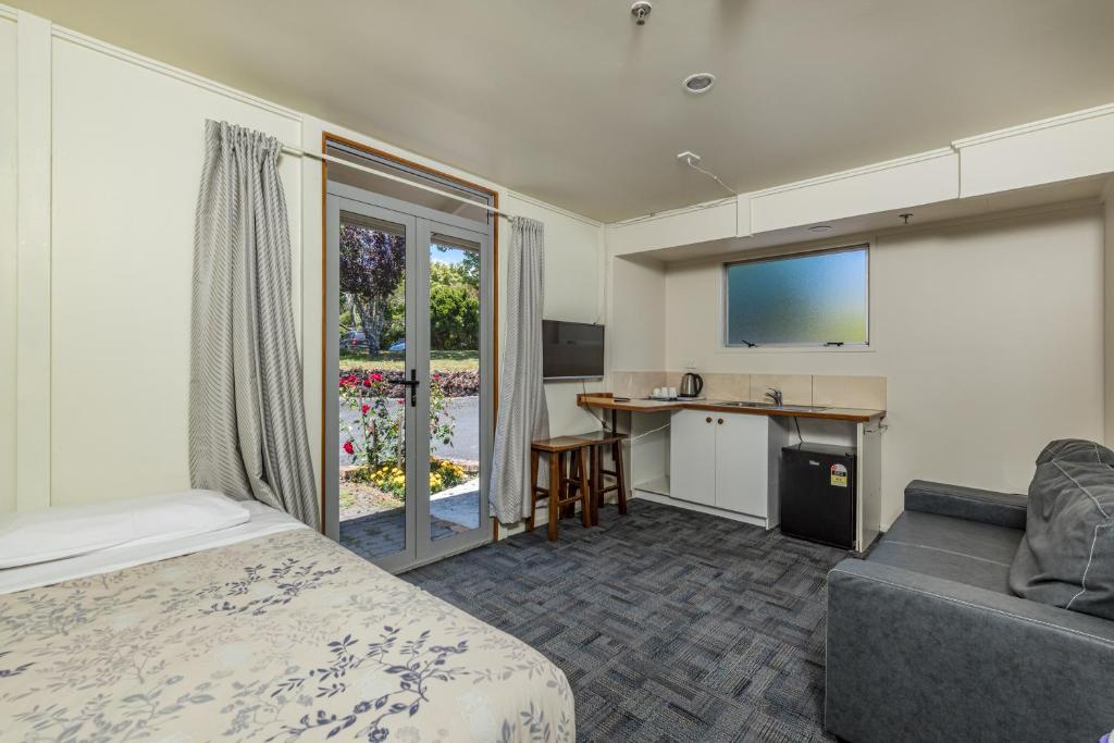 Kuchyň nebo kuchyňský kout v ubytování Riverside Lodge Paihia
