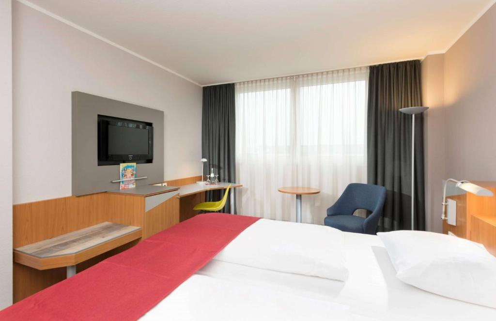 Ramada by Wyndham Hannover Messe - Standard King Room