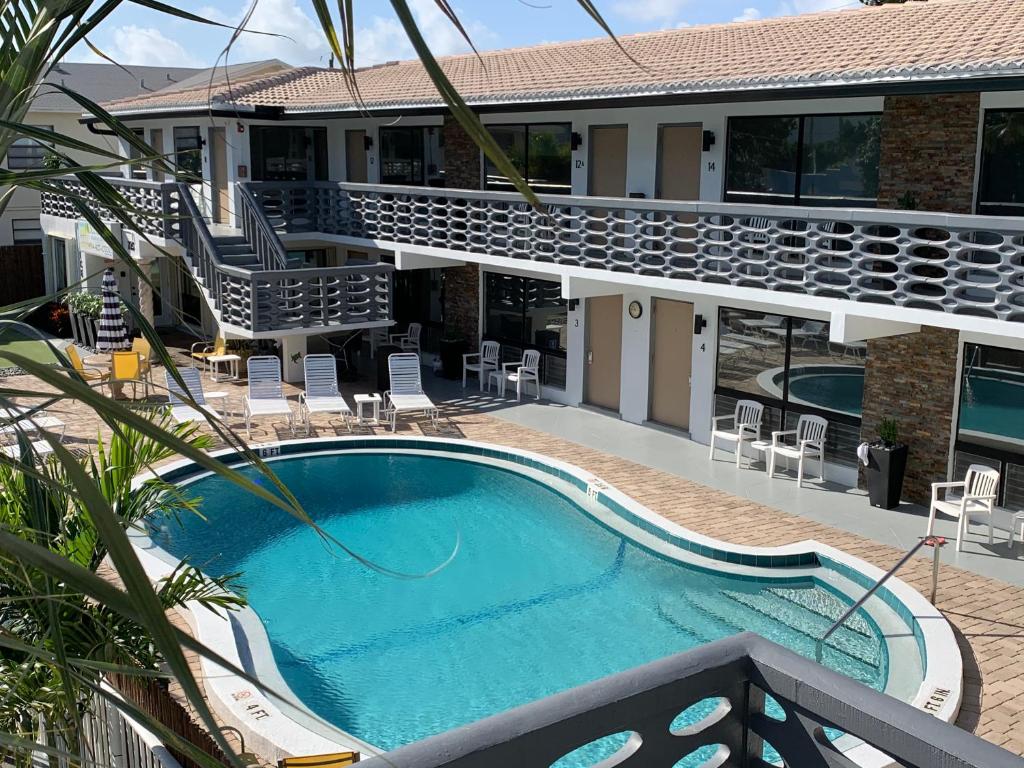 Bazén v ubytování Ocean Villas of Deerfield nebo v jeho okolí