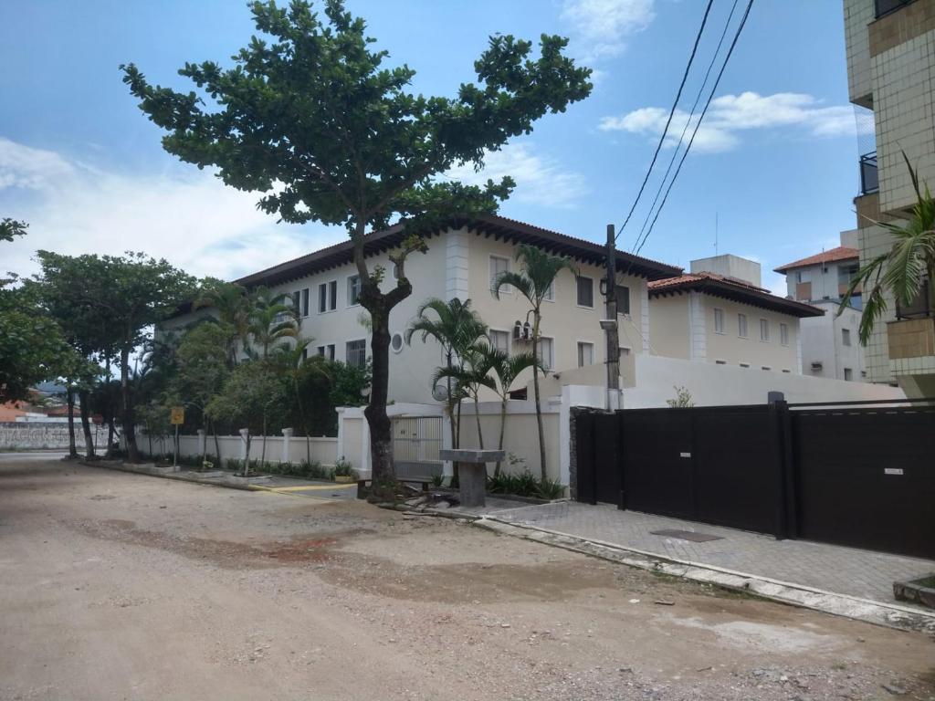  apto com varanda e churrasqueira exclusiva a 5 minutos da praia com churrasqueira exclusiva!