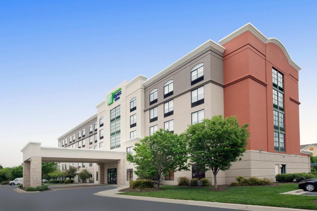a rendering of the front of the hotel at Holiday Inn Express & Suites Baltimore - BWI Airport North, an IHG Hotel in Linthicum Heights