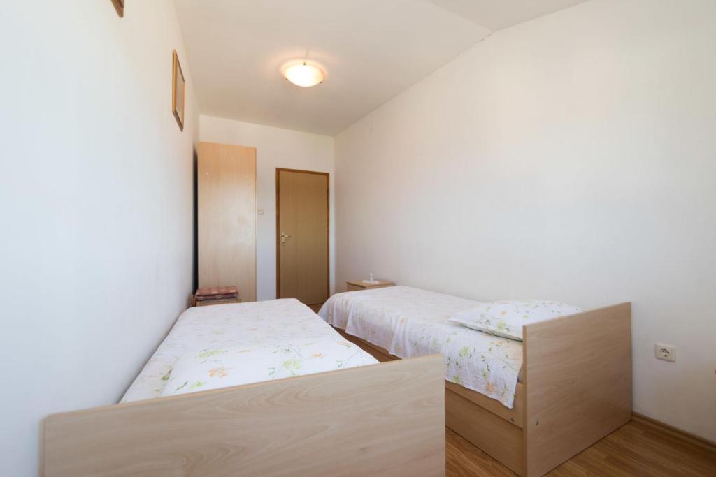 Postel nebo postele na pokoji v ubytování Apartments Jaksa