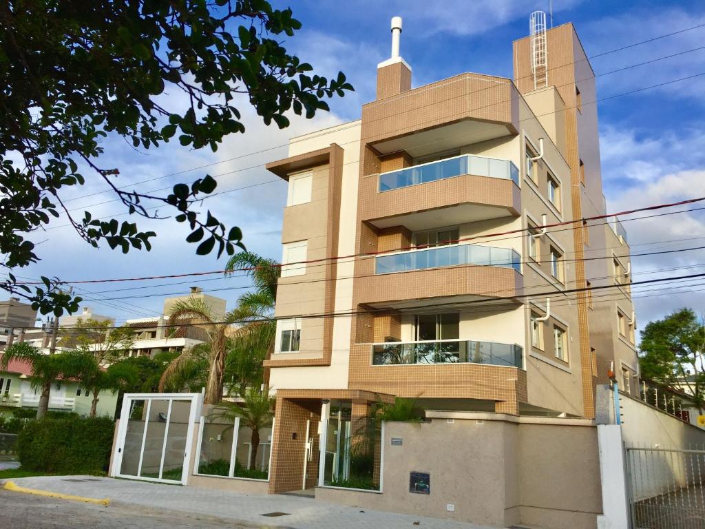  JURERÊ 3 QUARTOS NOVO! 200 METROS DA PRAIA