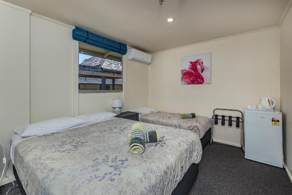 Postel nebo postele na pokoji v ubytování Riverside Lodge Paihia