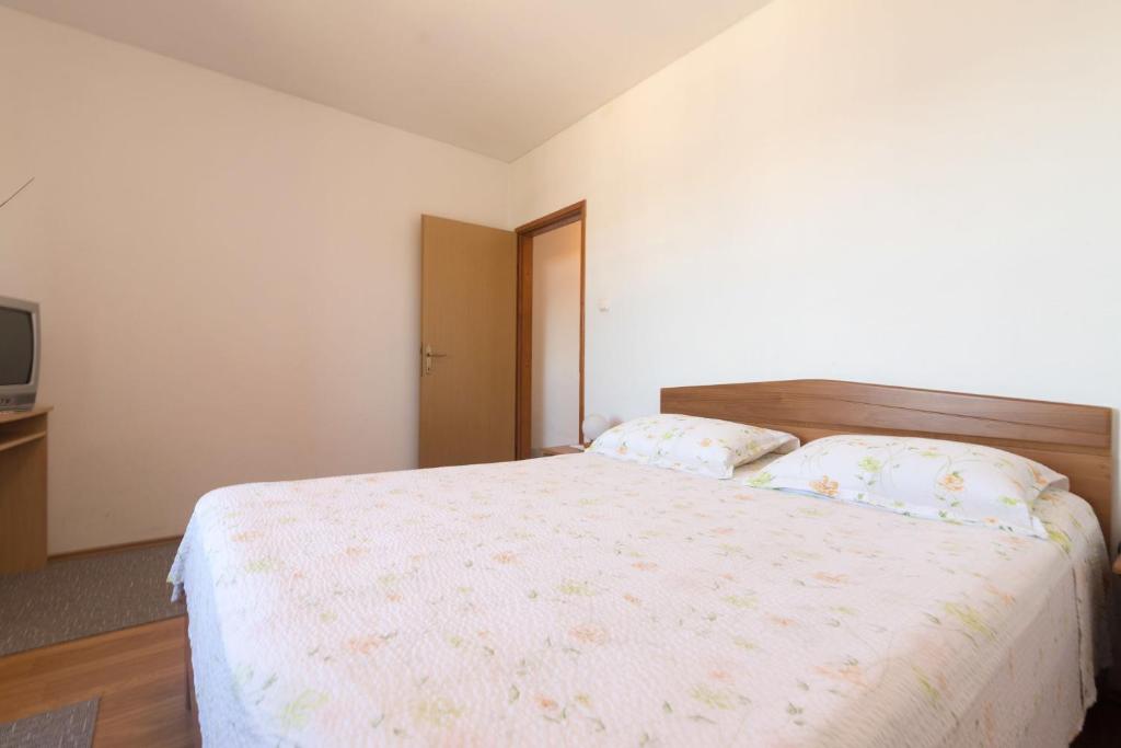 Postel nebo postele na pokoji v ubytování Apartments Jaksa