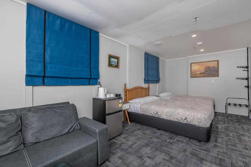 Postel nebo postele na pokoji v ubytování Riverside Lodge Paihia