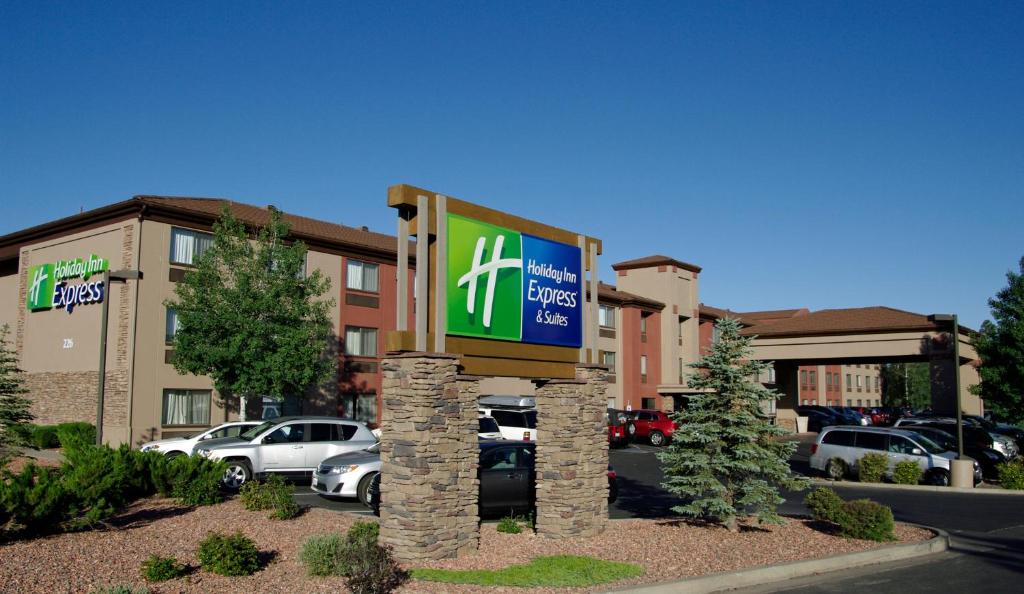 a sign for a hotel in front of a parking lot at Holiday Inn Express & Suites Grand Canyon, an IHG Hotel in Tusayan