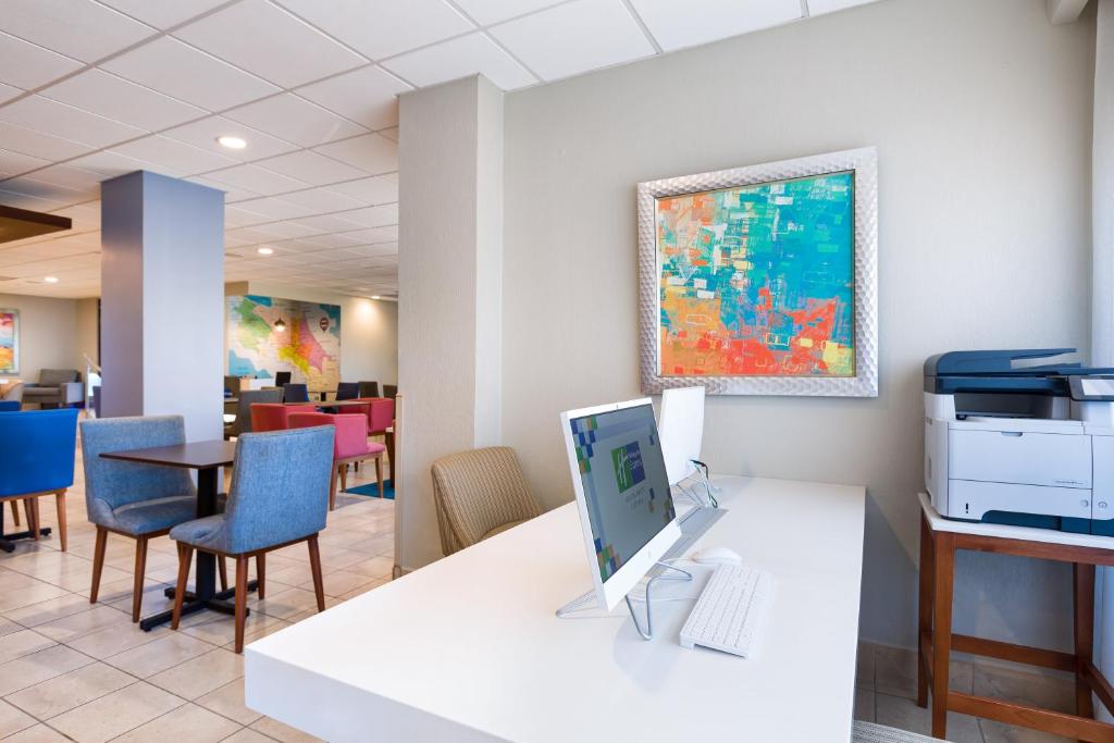 an office with a desk with a computer on it at Holiday Inn Express San Jose Costa Rica Airport by IHG in Alajuela City