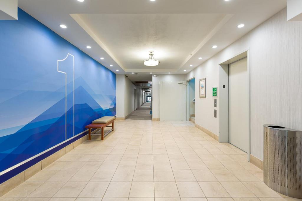 a hallway in a hospital with a blue wall at Holiday Inn Express San Jose Costa Rica Airport by IHG in Alajuela City