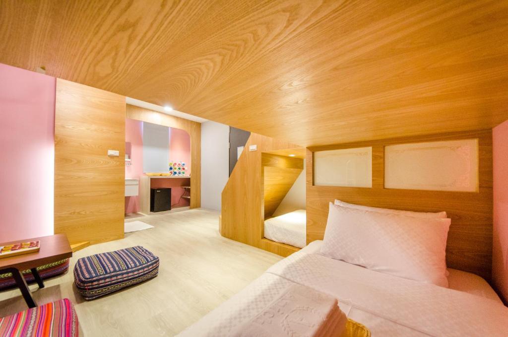 Postel nebo postele na pokoji v ubytování 安尼赫時尚旅店 Anich Fashion Inn I 墾丁大街 I 親子遊戲區 I 停車位