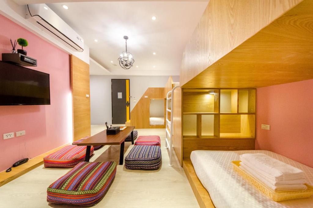 Postel nebo postele na pokoji v ubytování 安尼赫時尚旅店 Anich Fashion Inn I 墾丁大街 I 親子遊戲區 I 停車位