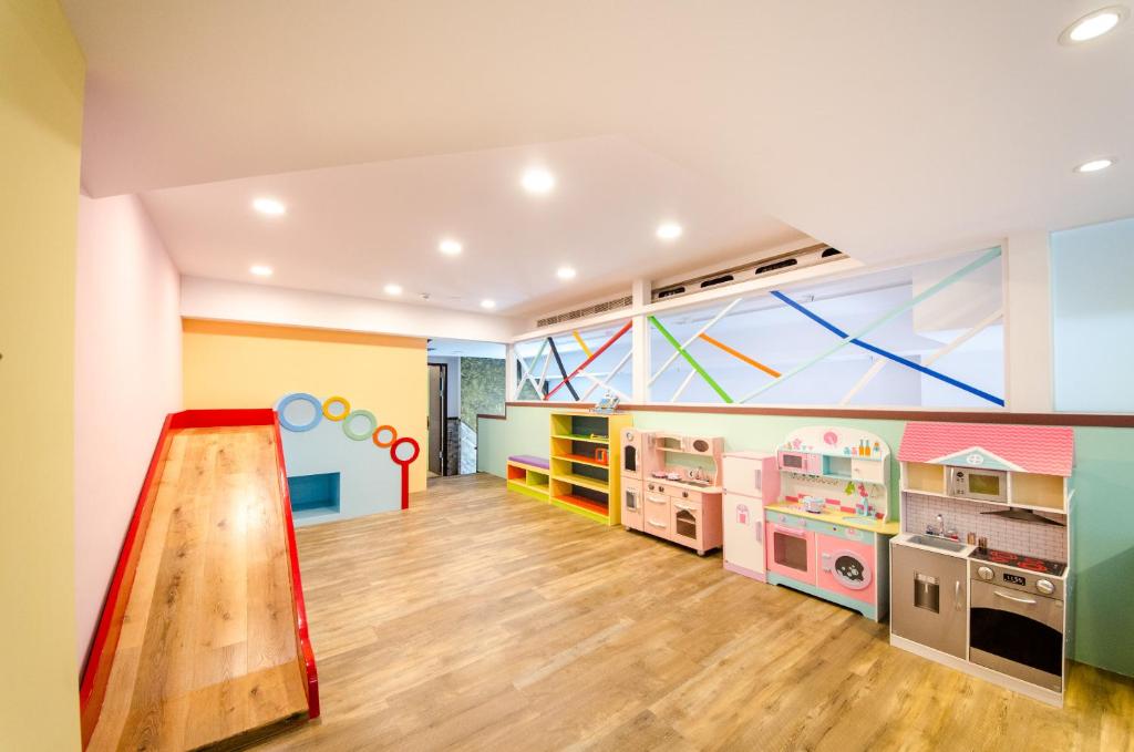 a kids room with a slide and a play area at 安尼赫時尚旅店 Anich Fashion Inn in Kenting