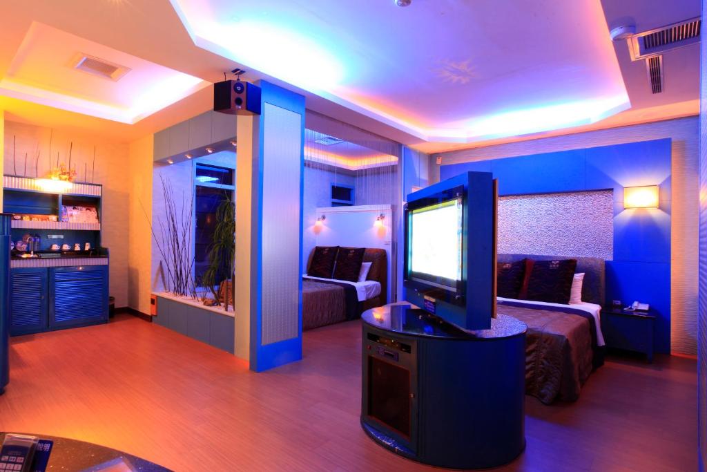 TV a/nebo společenská místnost v ubytování PGS Motel