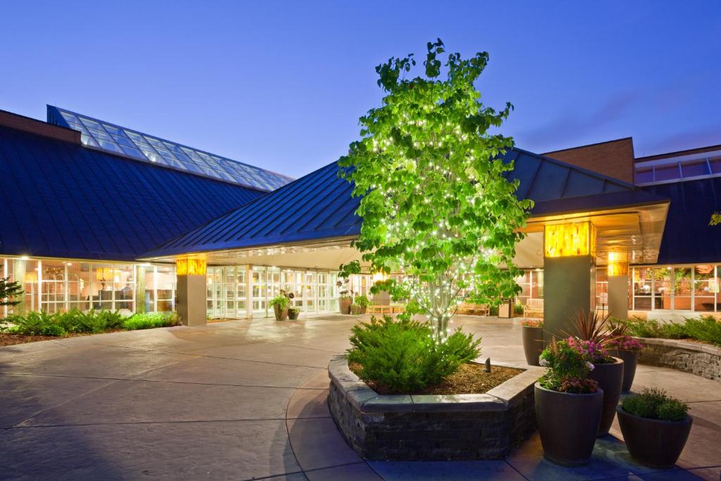 Crowne Plaza Minneapolis West by IHG photo