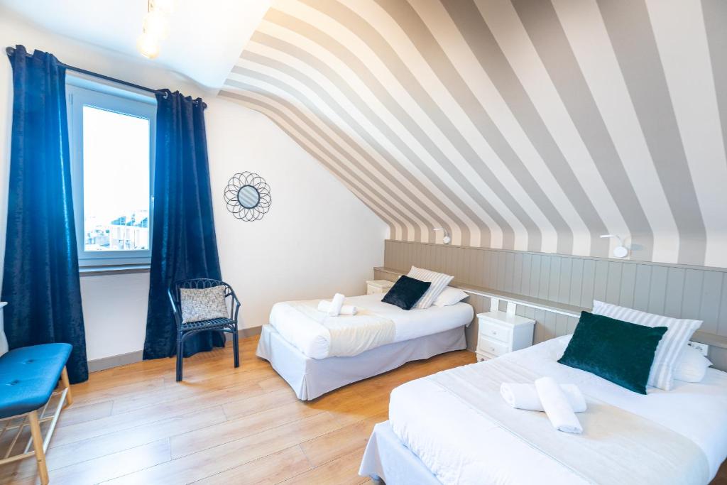 Postel nebo postele na pokoji v ubytování Hotel Cote Basque