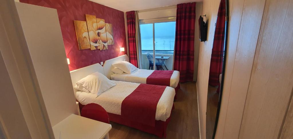 Postel nebo postele na pokoji v ubytování Hotel Cote d'Argent