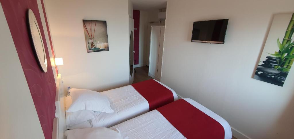 Postel nebo postele na pokoji v ubytování Hotel Cote d'Argent