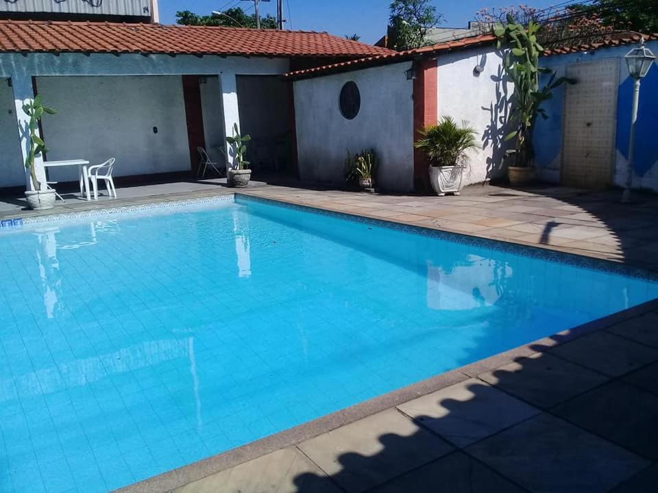  Casarão com piscina e churrasqueira