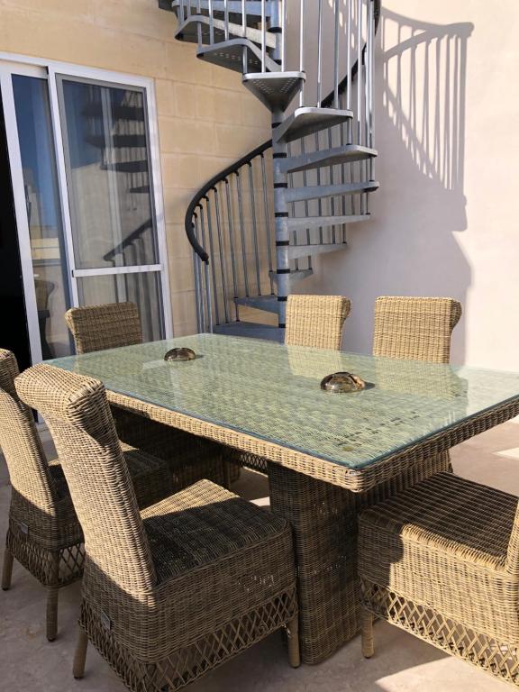 Balkón nebo terasa v ubytování Holiday townhouse in Sliema centre
